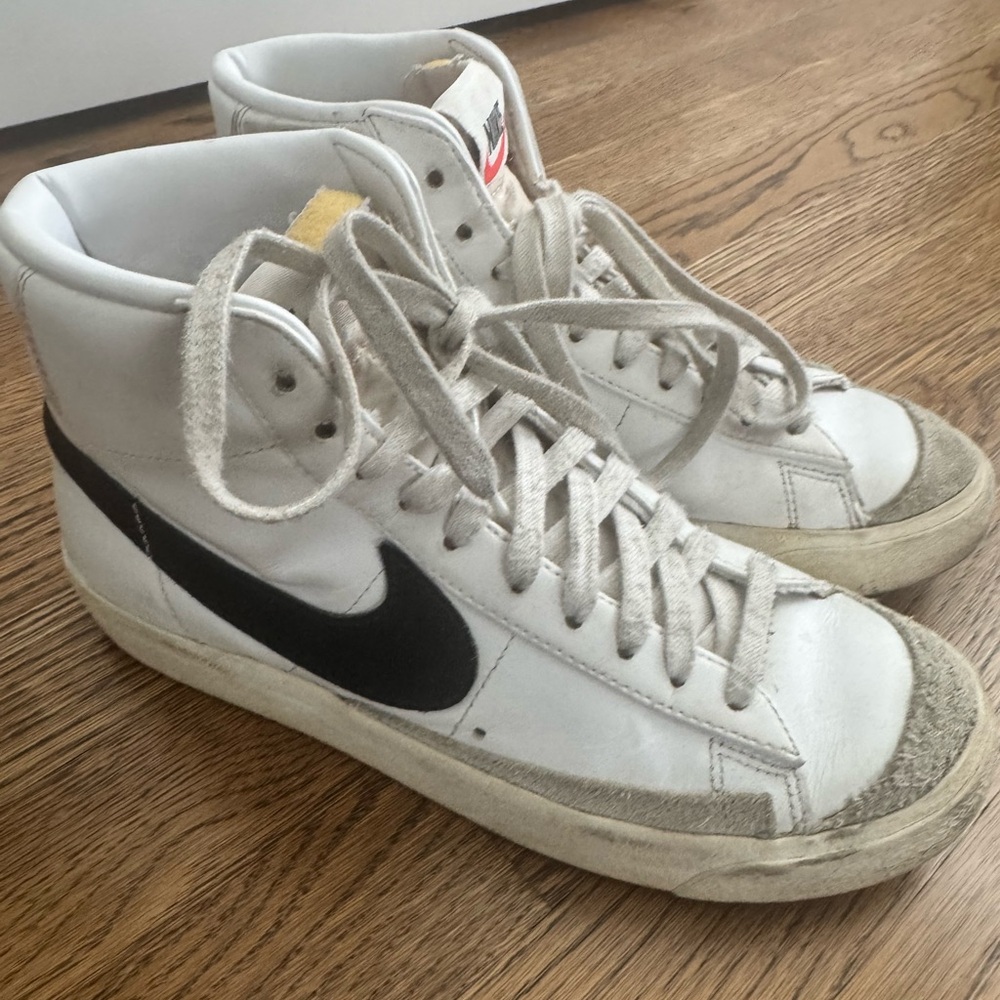 Nike White and Black High-Top Sneakers dunk blazer mid 77 7.5 tennis shoes